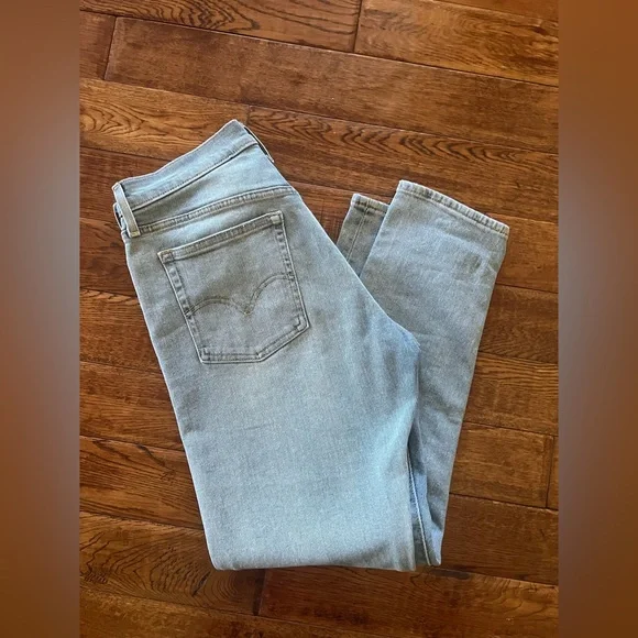 Levi's Premium Jeans Women's High Waist Straight Leg Light Blue Wash Size 29 - Picture 5 of 16